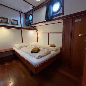 Hotel Hotelboot Zwaan Amsterdam
